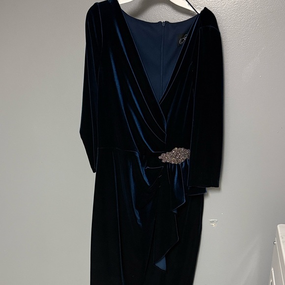 Alex Evenings Dresses & Skirts - Alex Evenings Deep Blue Velvet Long Sleeve Dress